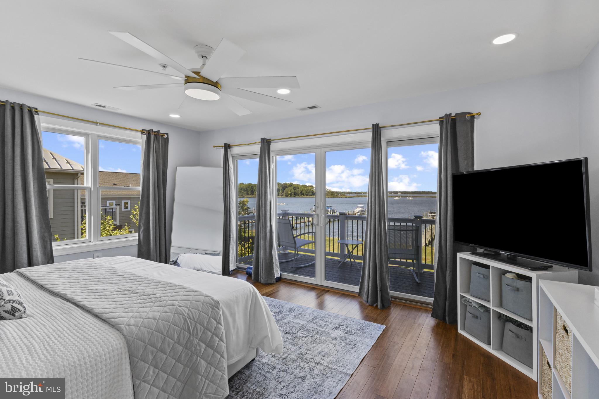 3675 1st Avenue Edgewater, MD 21037 - Photo 30 of 57 Upstairs Owner Suite 2