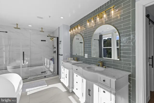 $2,190,000 | 3675 1st Avenue, Edgewater, MD 21037