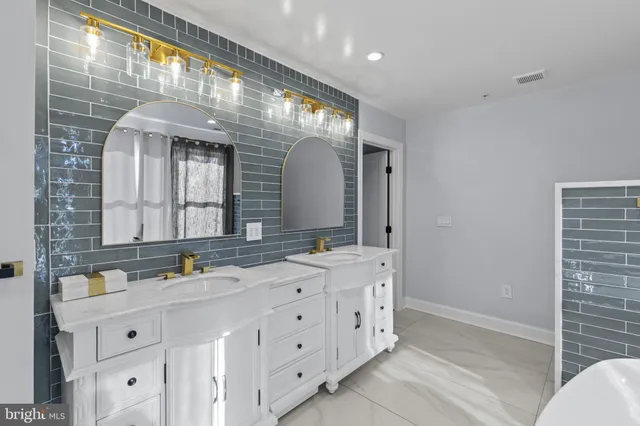 $2,190,000 | 3675 1st Avenue, Edgewater, MD 21037