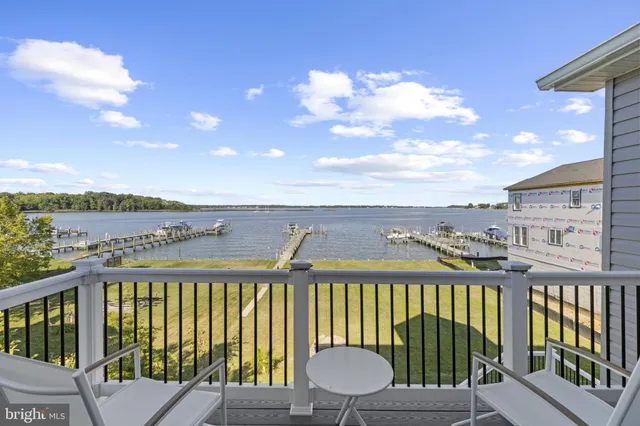 $2,190,000 | 3675 1st Avenue, Edgewater, MD 21037