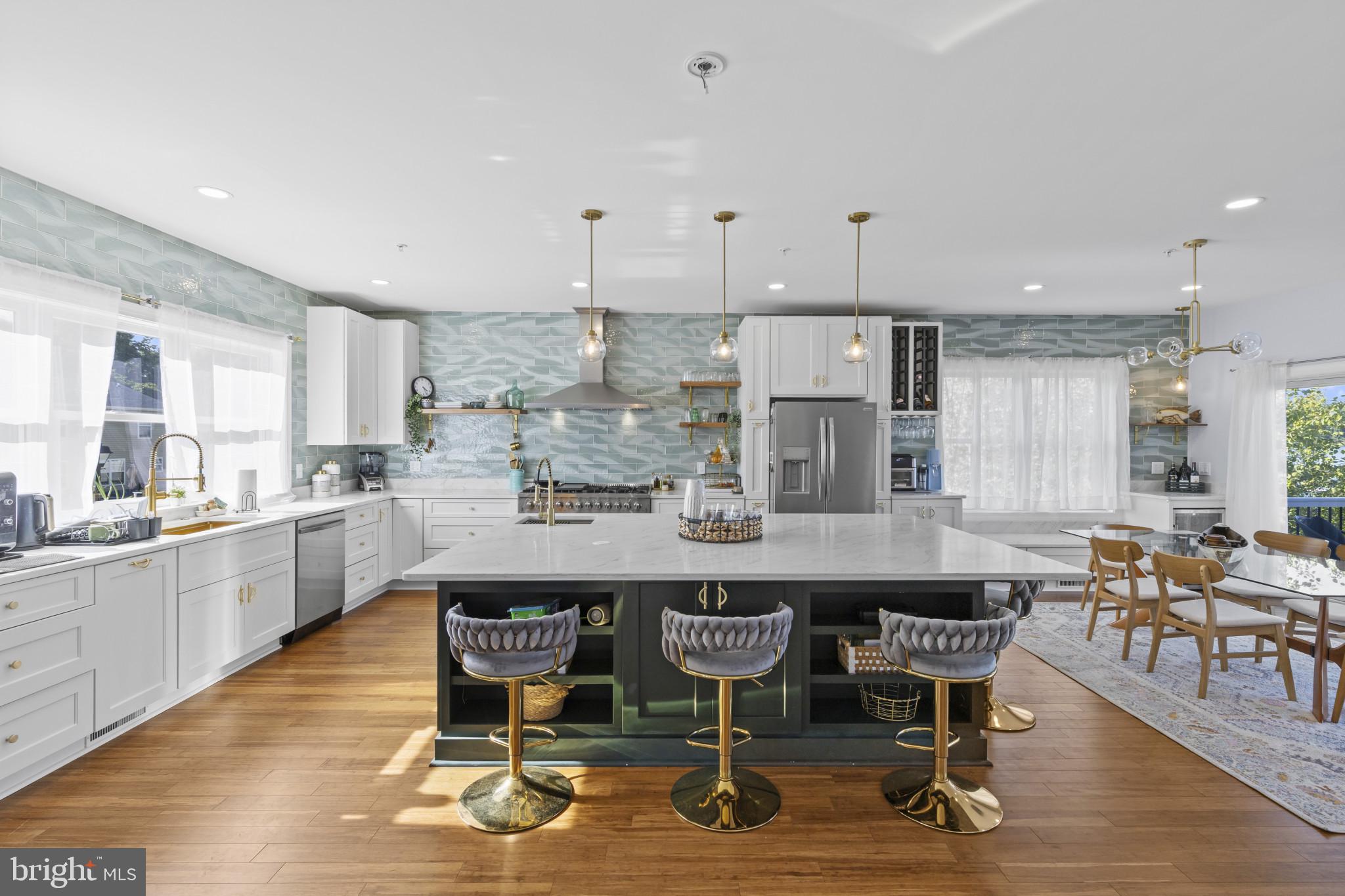 3675 1st Avenue Edgewater, MD 21037 - Photo 6 of 57 Large island