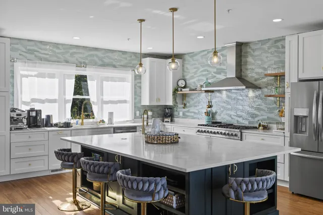 $2,190,000 | 3675 1st Avenue, Edgewater, MD 21037