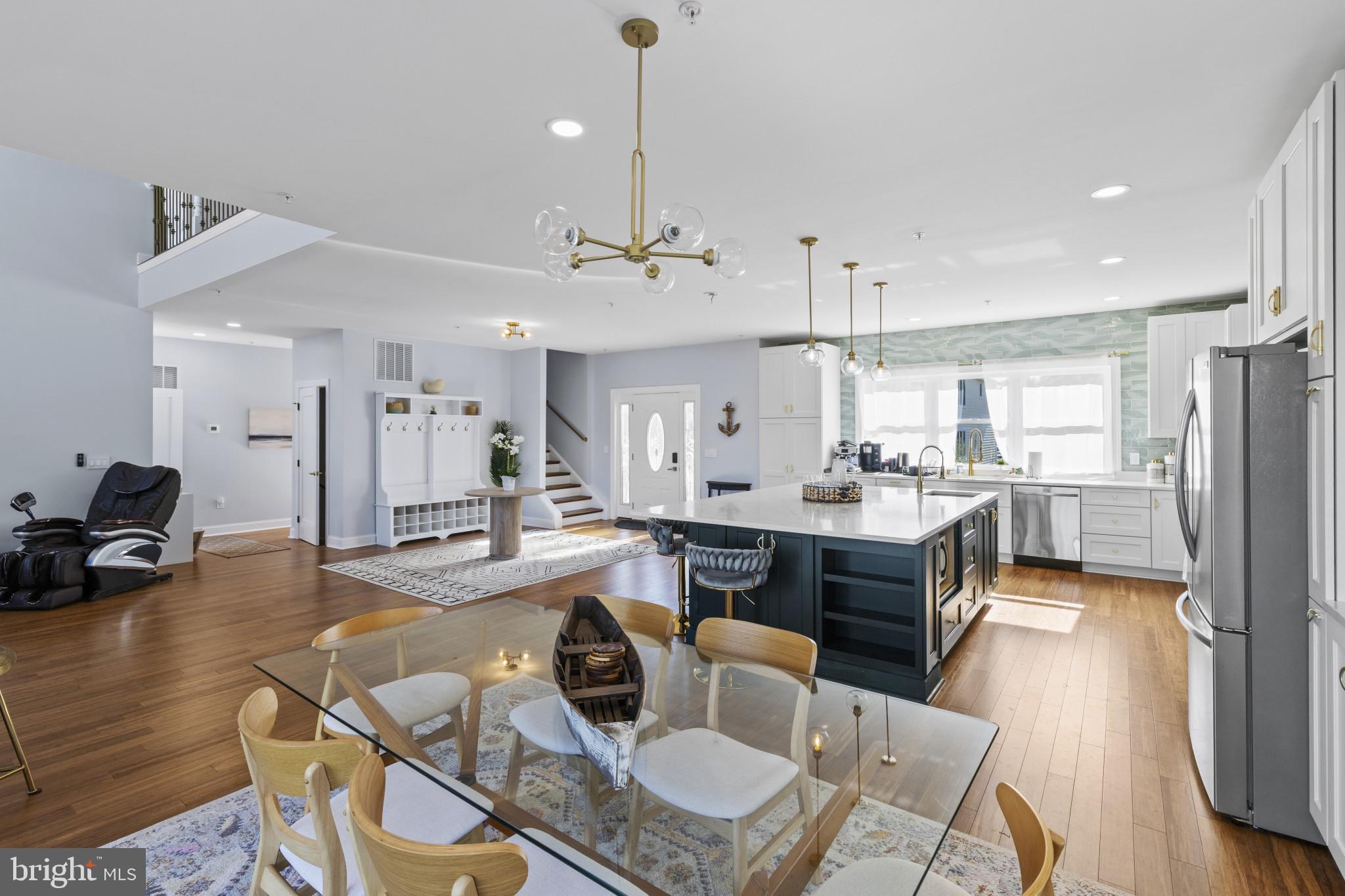 3675 1st Avenue Edgewater, MD 21037 - Photo 9 of 57 Dining area