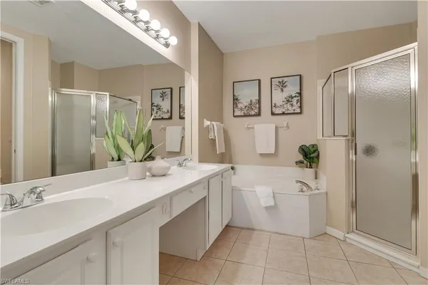 $360,000 | 994 Eastham Way, Unit V101, Naples, FL 34104