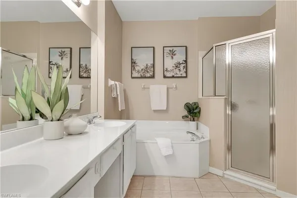 $360,000 | 994 Eastham Way, Unit V101, Naples, FL 34104