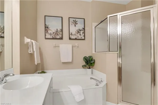 $360,000 | 994 Eastham Way, Unit V101, Naples, FL 34104