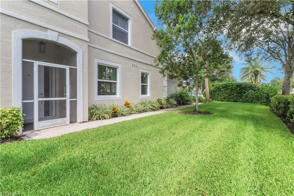 $360,000 | 994 Eastham Way, Unit V101, Naples, FL 34104