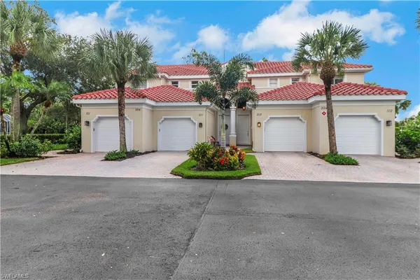 $360,000 | 994 Eastham Way, Unit V101, Naples, FL 34104