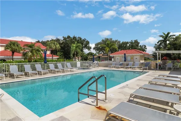 $360,000 | 994 Eastham Way, Unit V101, Naples, FL 34104