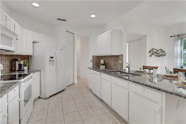 $360,000 | 994 Eastham Way, Unit V101, Naples, FL 34104