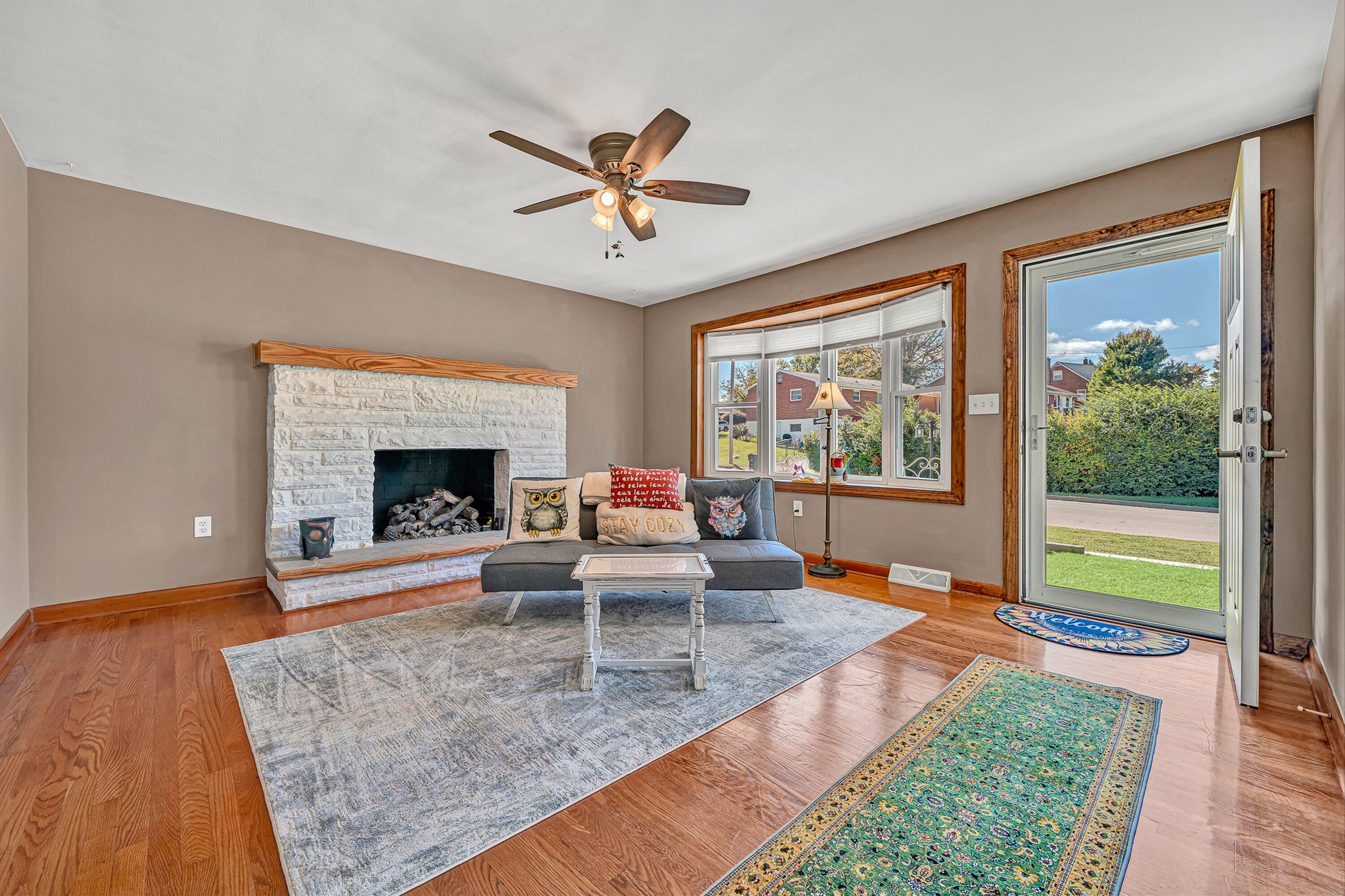 4011 Hazelridge Road Northwest Roanoke, VA 24012 - Photo 3 of 23 03-VM-03756