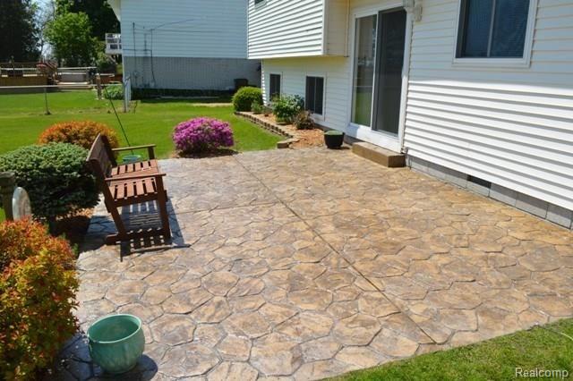 11432 Grafton Road Carleton, MI 48117 - Photo 7 of 33 DSC_0099.jpg