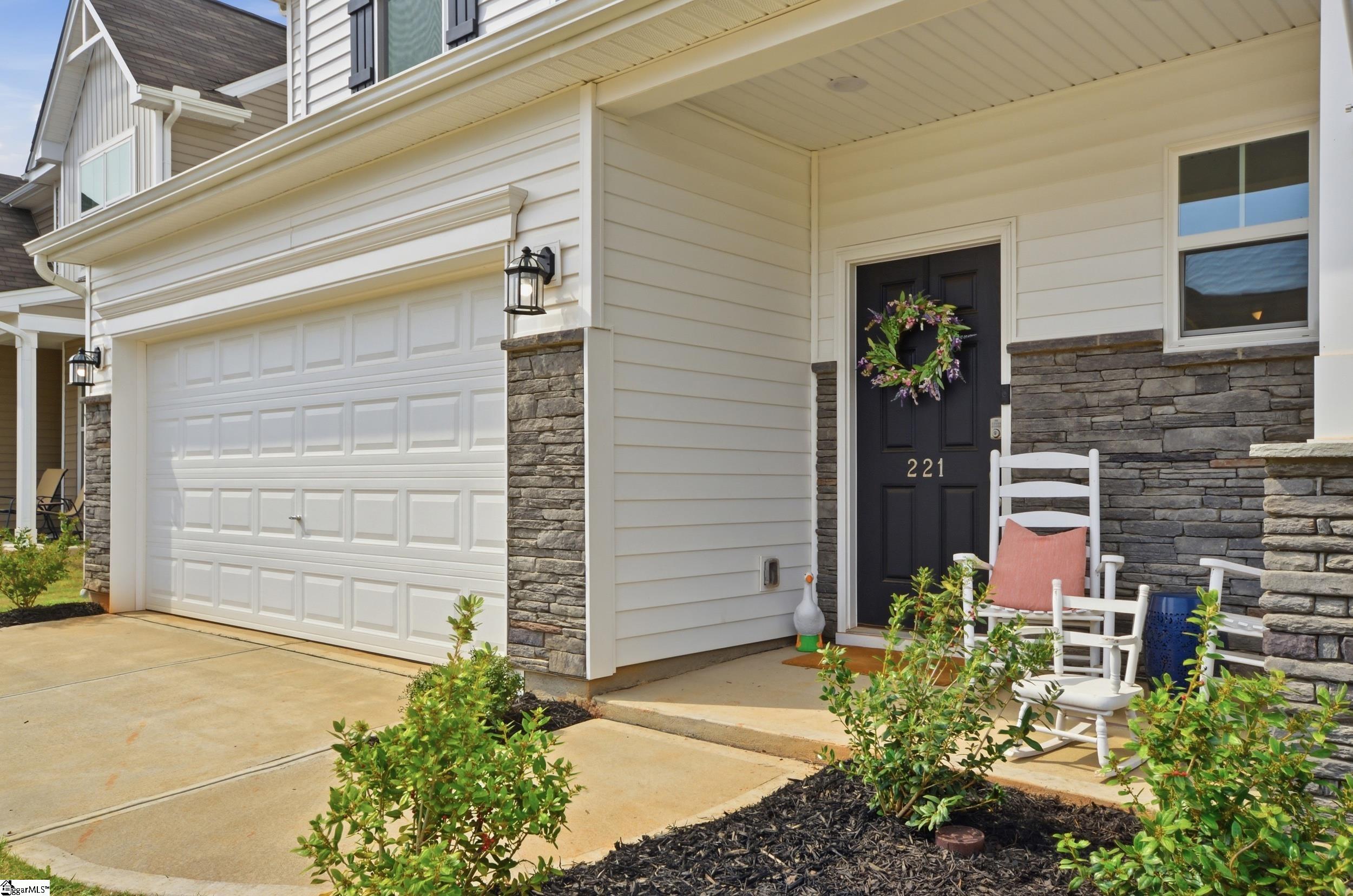 221 Pendergast Road Greenville, SC 29605 - Photo 3 of 31