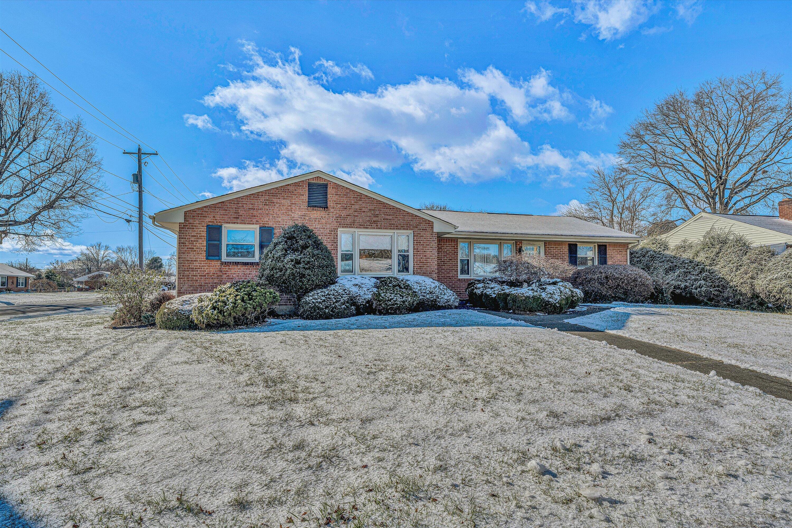 4402 Florist Road Roanoke, VA 24012 - Photo 1 of 36 01-DSC00172