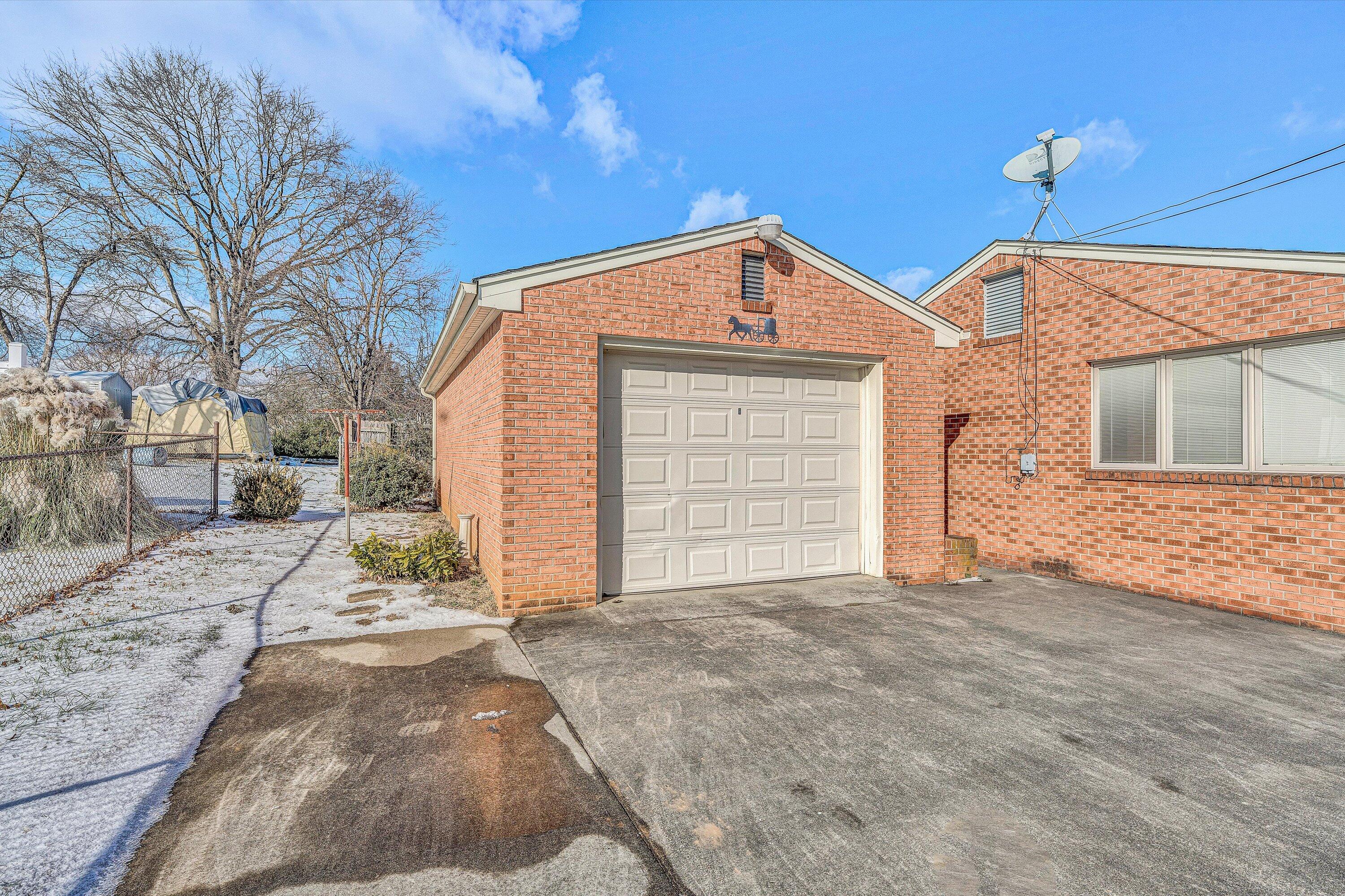 4402 Florist Road Roanoke, VA 24012 - Photo 30 of 36 30-DSC00154
