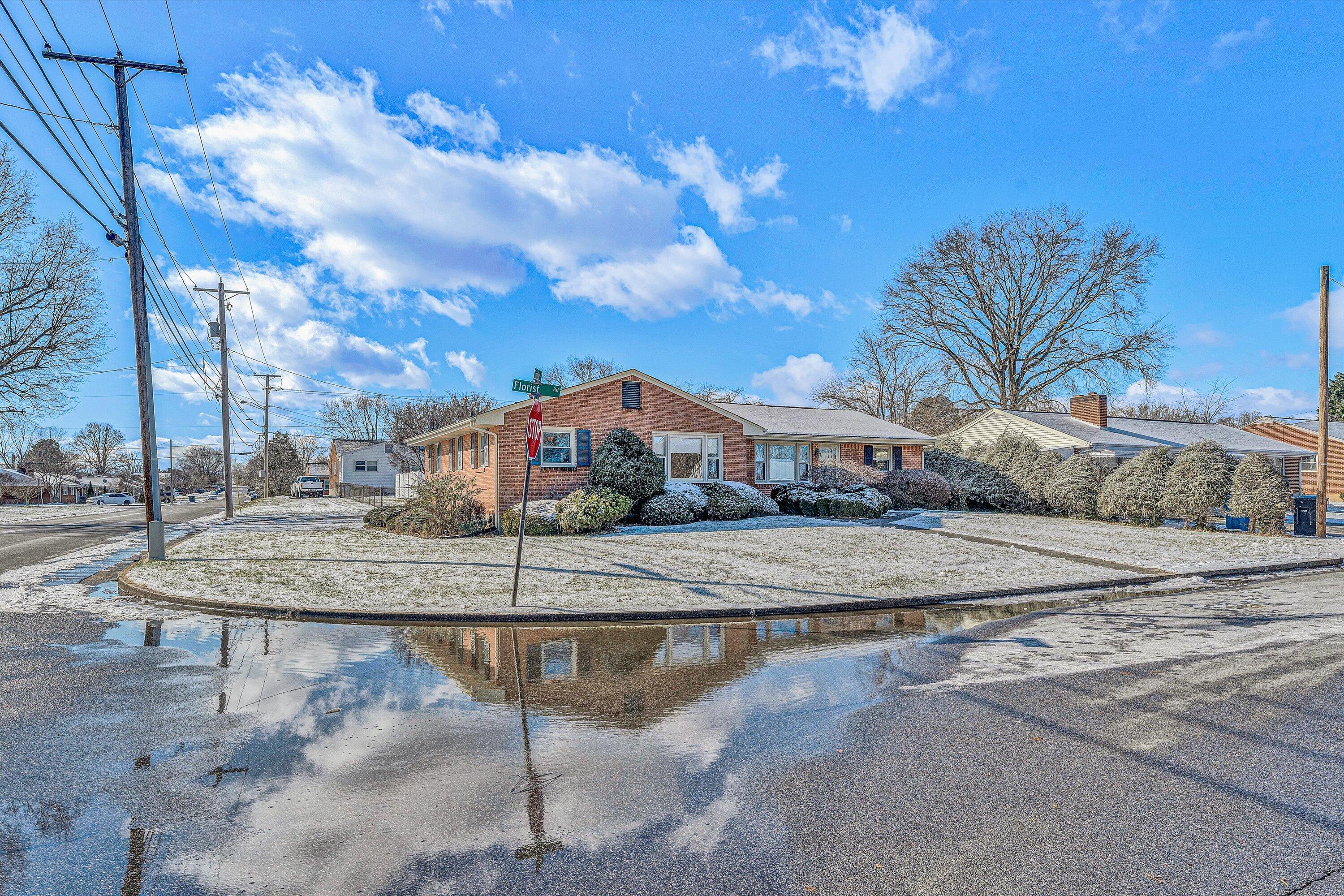 4402 Florist Road Roanoke, VA 24012 - Photo 3 of 36 03-DSC00169