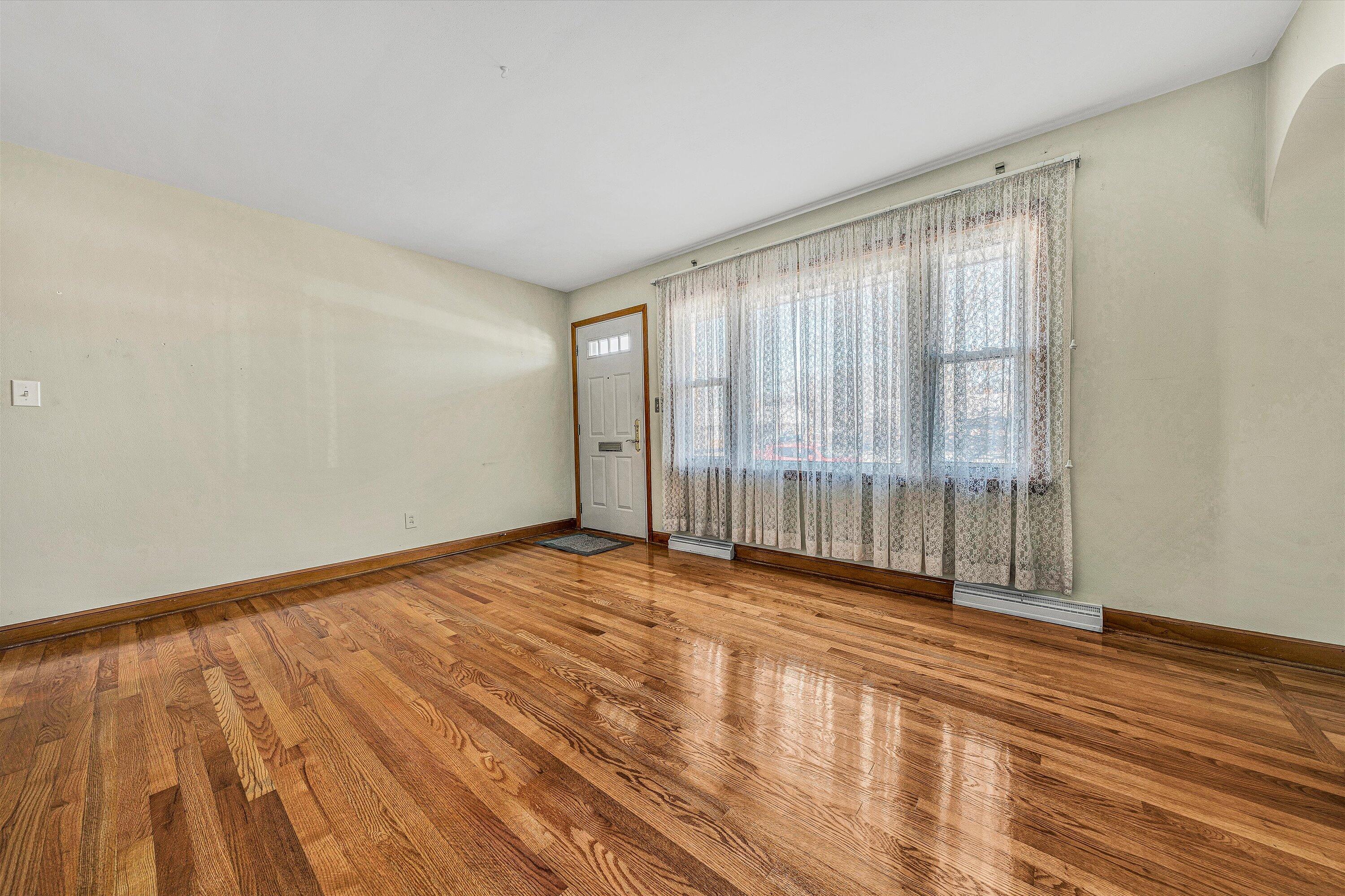4402 Florist Road Roanoke, VA 24012 - Photo 4 of 36 04-DSC00073