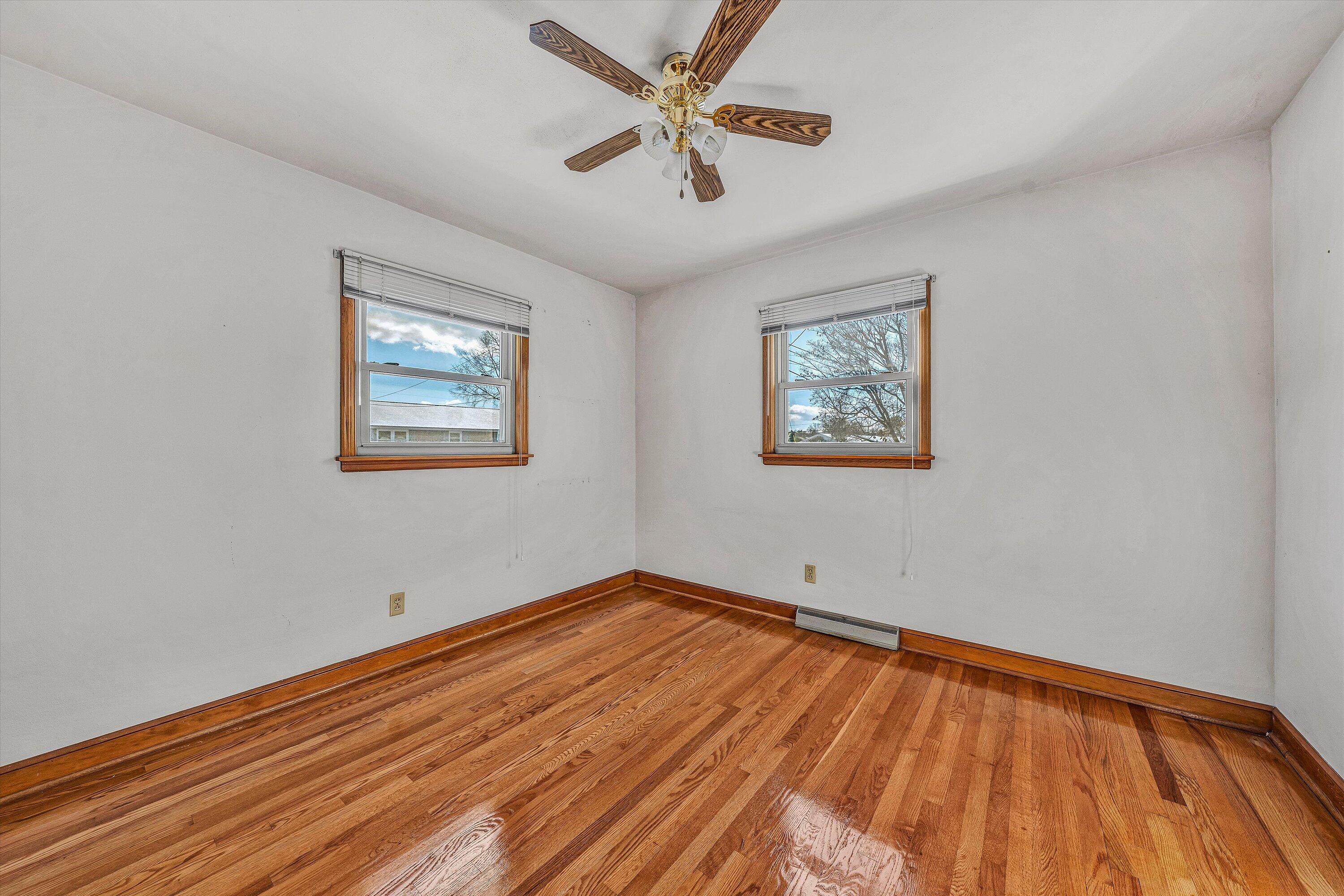 4402 Florist Road Roanoke, VA 24012 - Photo 9 of 36 09-DSC00088