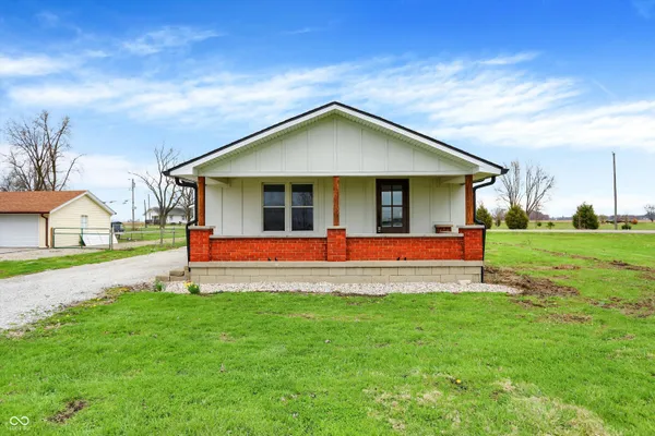 $275,500 | 2836 North Michigan Road, Shelbyville, IN 46176