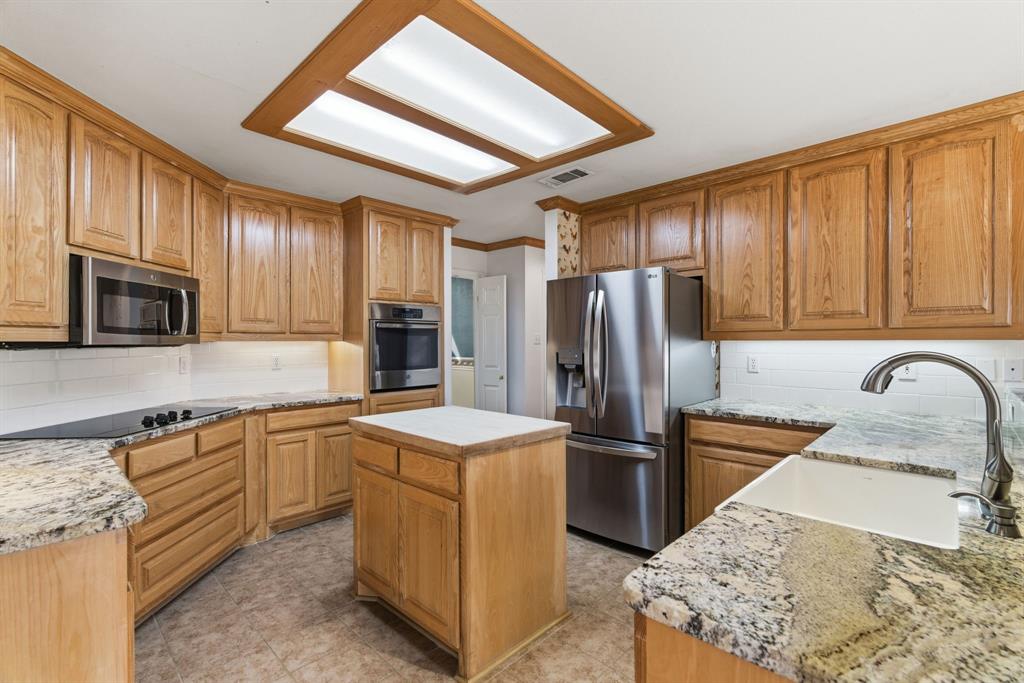 9607 Ravenswood Road Granbury, TX 76049 - Photo 10 of 39