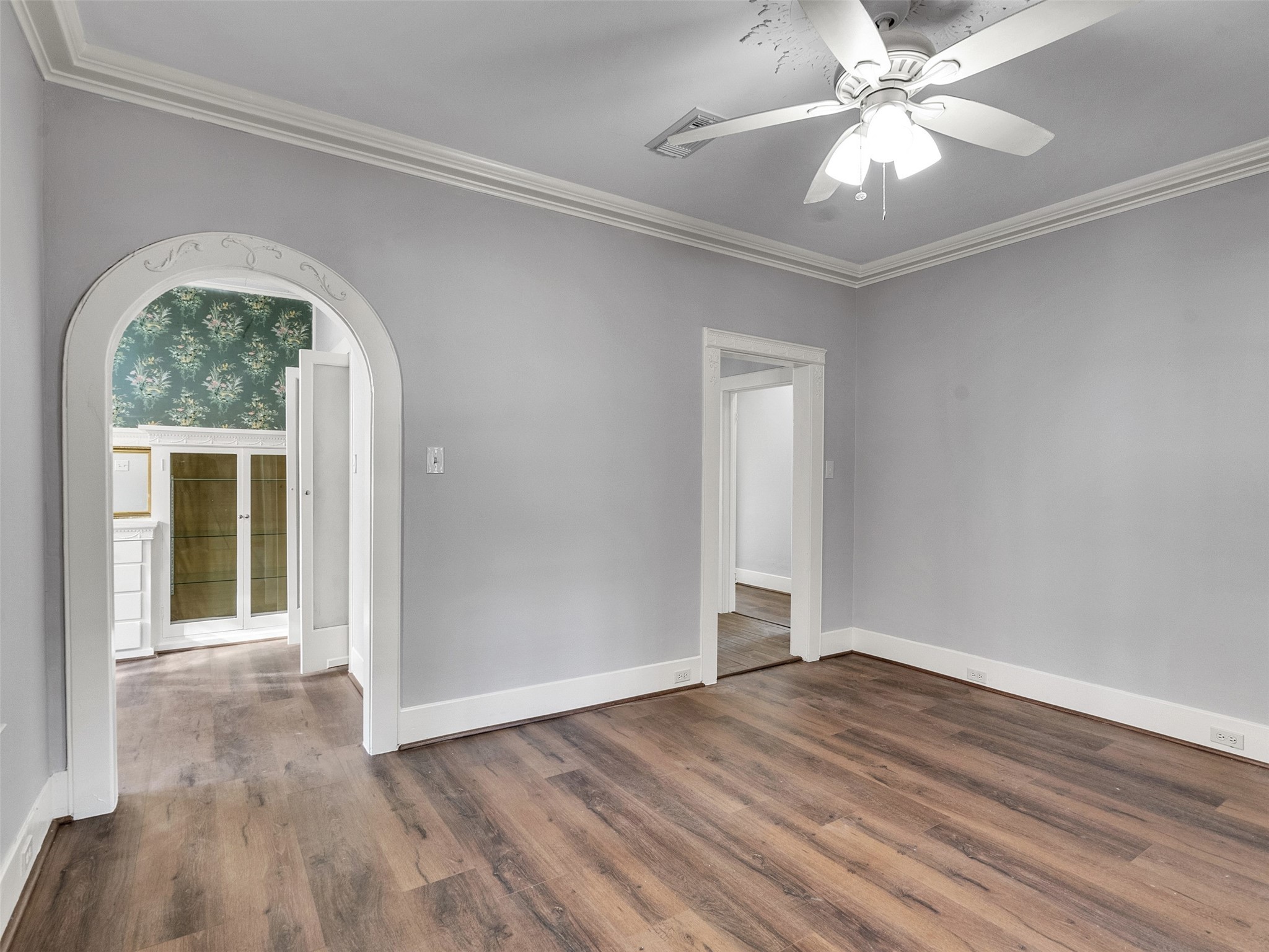 4625 Bell Street Houston, TX 77023 - Photo 19 of 33 wooden floor in an empty room with a window