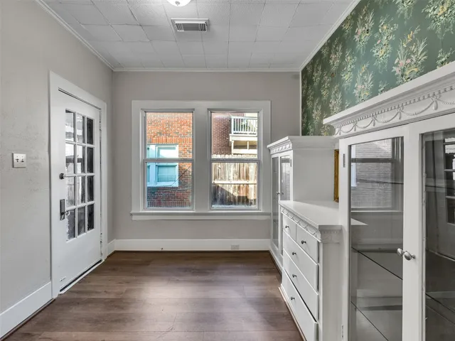 a view of livingroom with furniture and windows