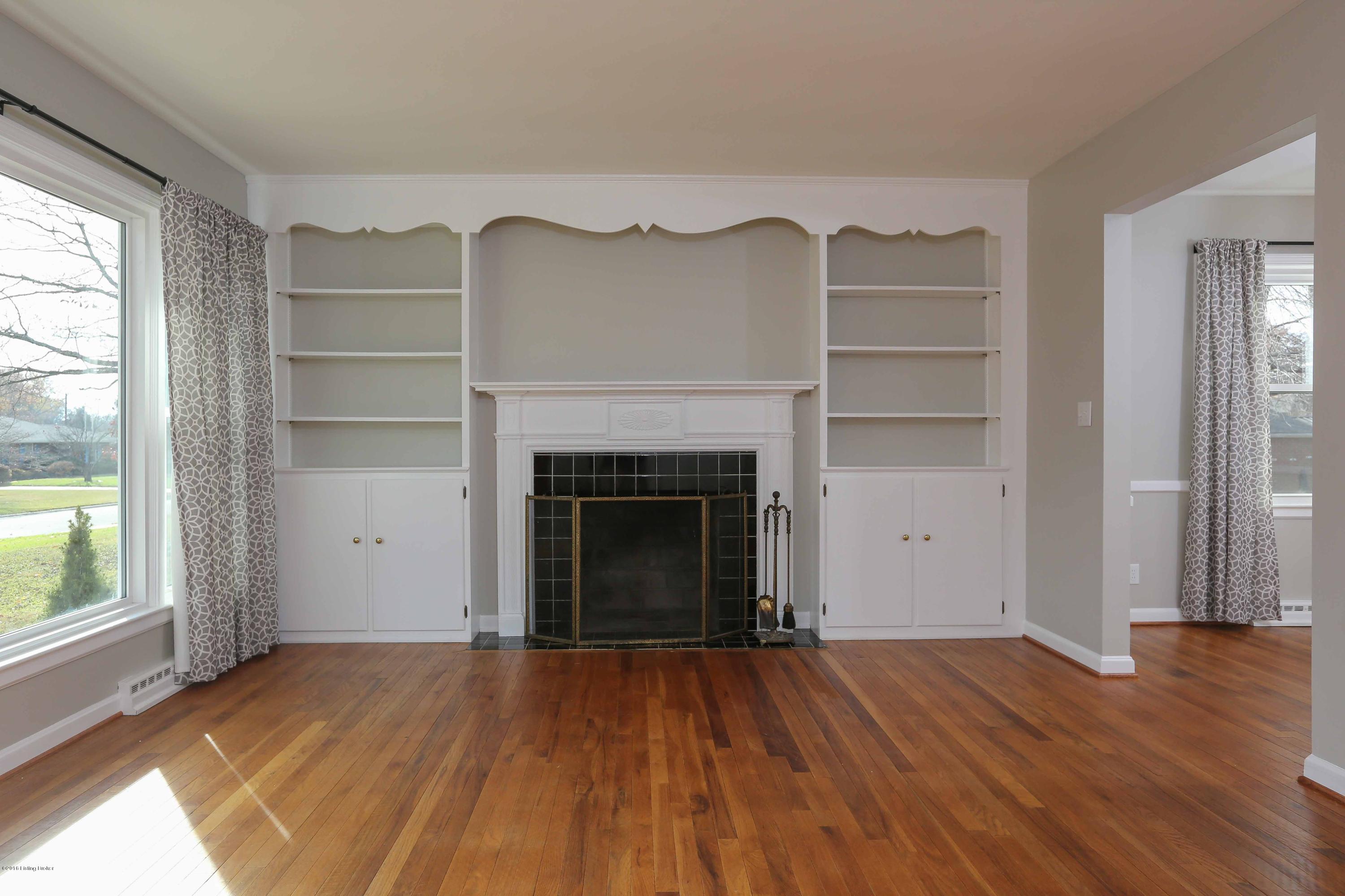 Huge Living Room - 13'4" x 18'6"