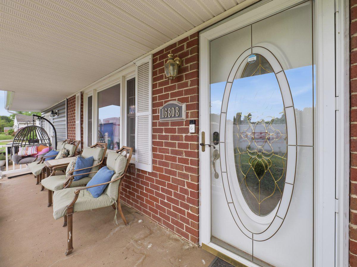 16808 Tammany Manor Road Williamsport, MD 21795 - Photo 3 of 41 Entryway with inviting porch.