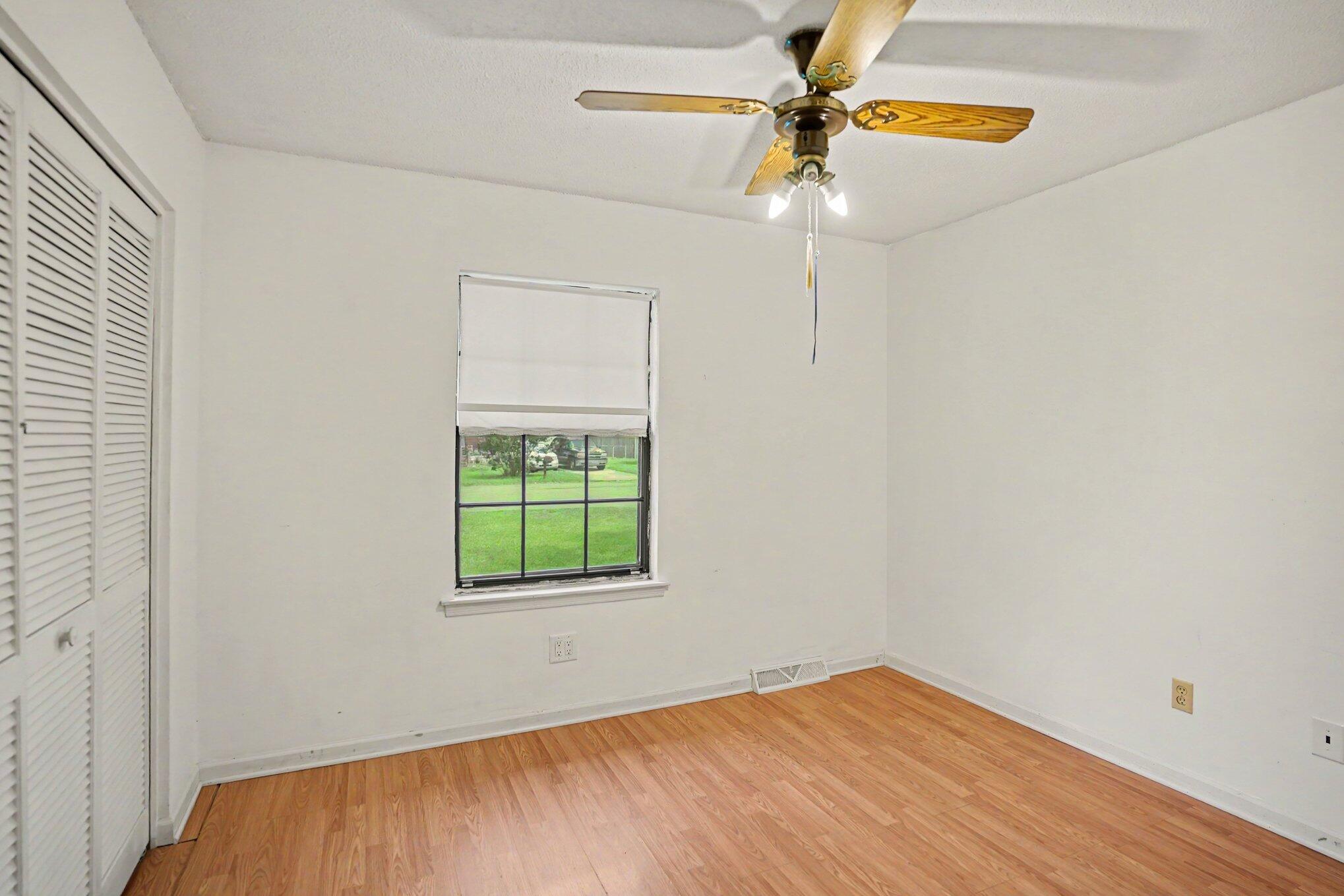 519 Longleaf Road Summerville, SC 29486 - Photo 9 of 17 009_file_1498