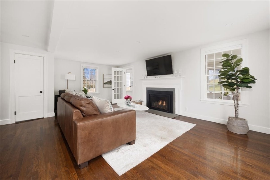 67 Governor Long Road Hingham, MA 02043 - Photo 12 of 34