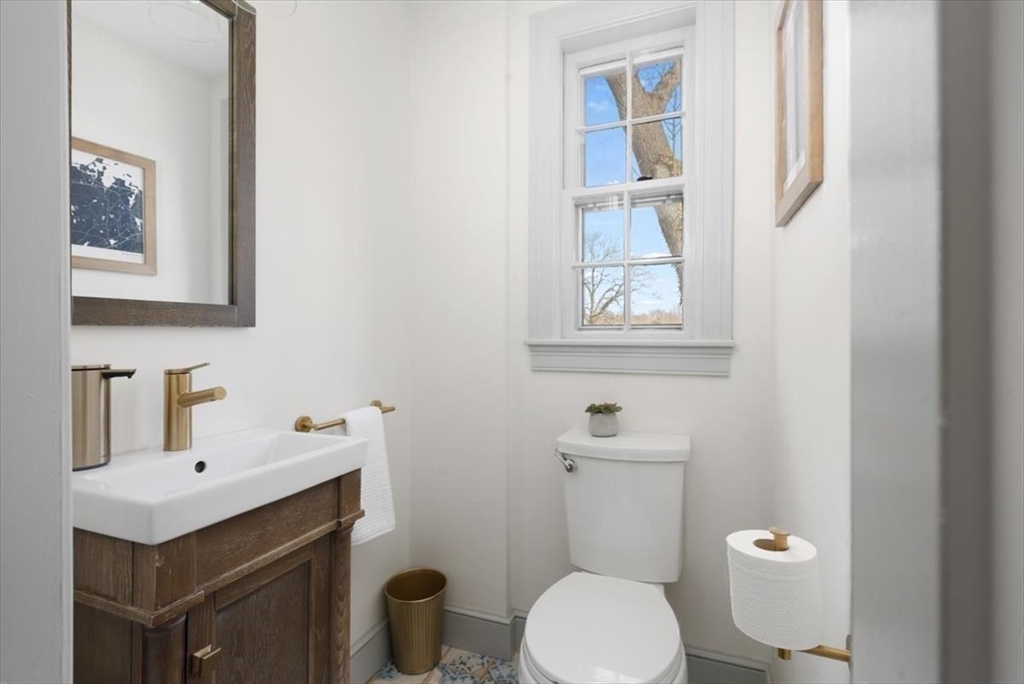 67 Governor Long Road Hingham, MA 02043 - Photo 13 of 34