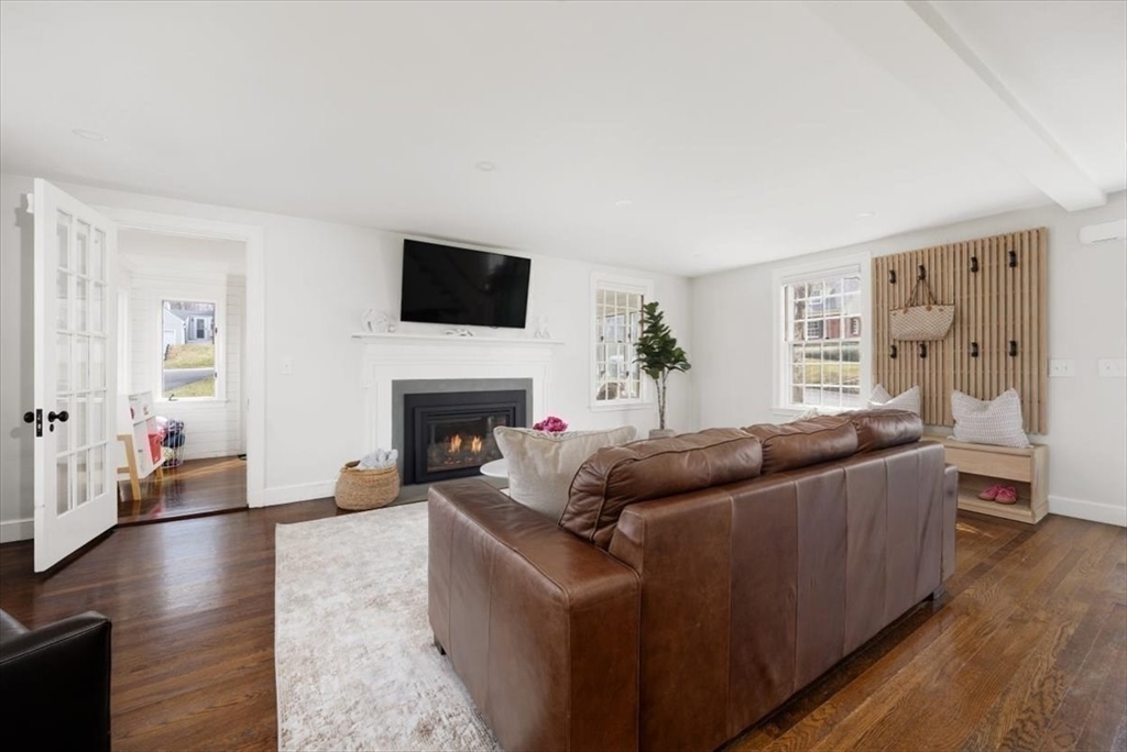 67 Governor Long Road Hingham, MA 02043 - Photo 14 of 34