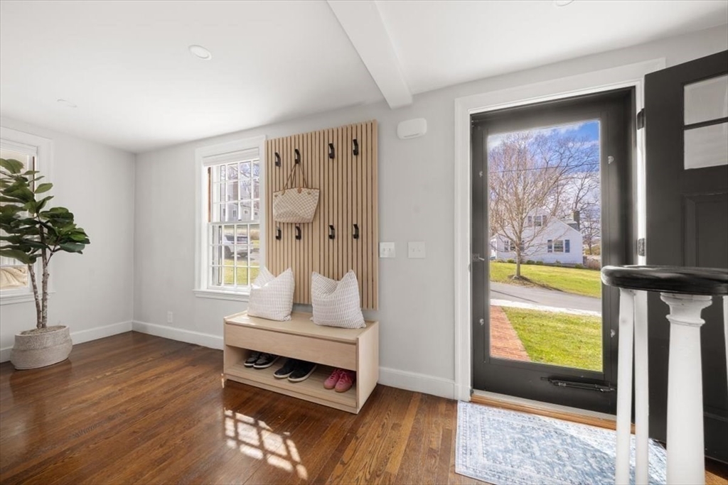 67 Governor Long Road Hingham, MA 02043 - Photo 4 of 34