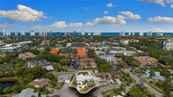 $749,999 | 1036 Lake Shore Court, Naples, FL 34103