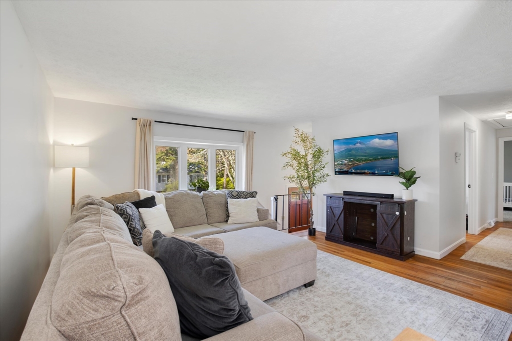 22 Avery Road Bourne, MA 02559 - Photo 5 of 42 Gallery Image 5
