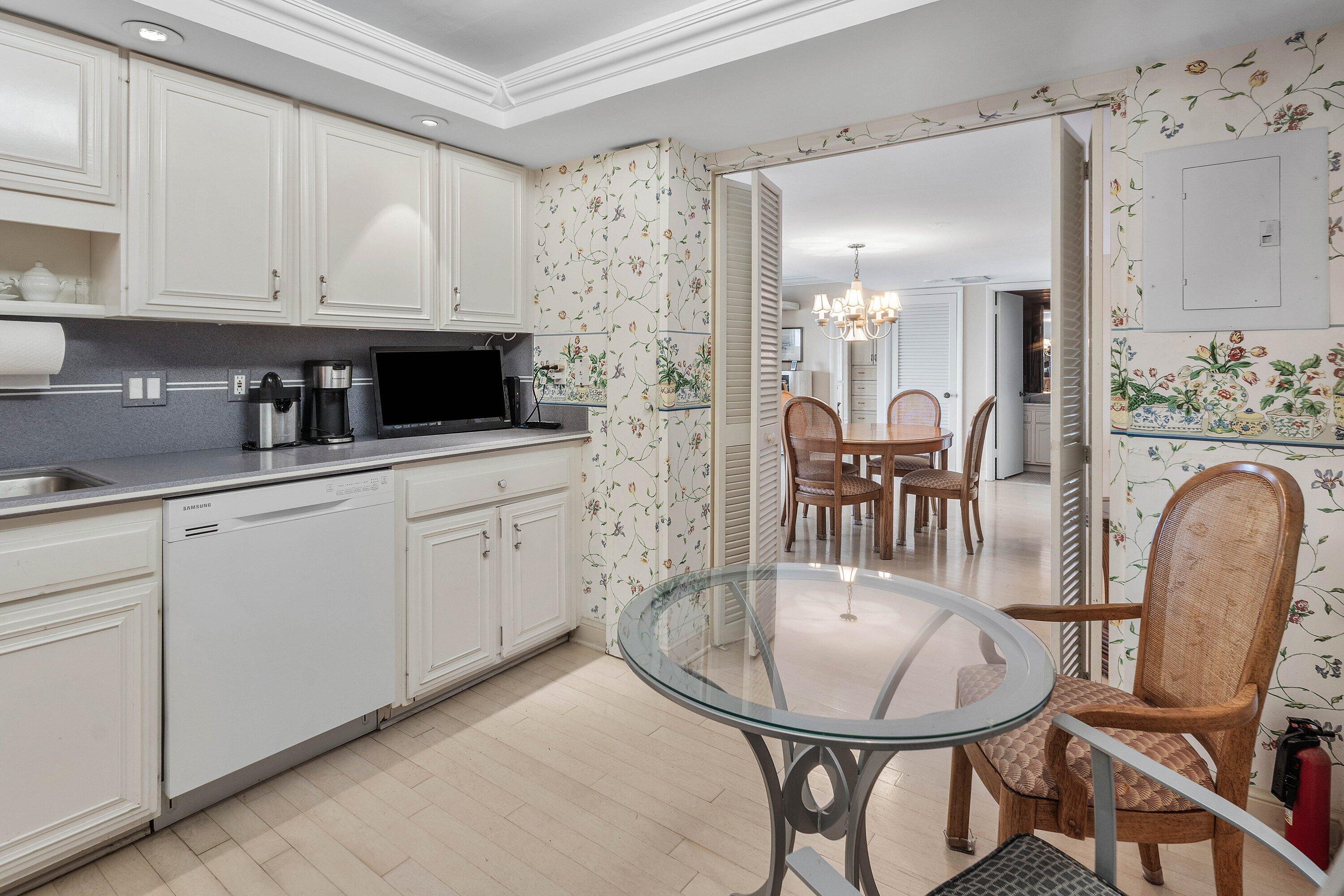 600 South Ocean Boulevard, Unit 1007 Boca Raton, FL 33432 - Photo 7 of 28 010-600SouthOceanBoulevard-1007-BocaRato