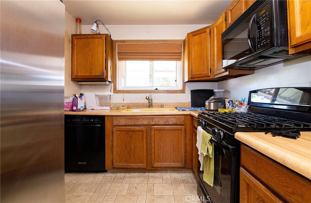 13426 Mercer Street Pacoima, CA 91331 - Photo 4 of 20 Kitchen