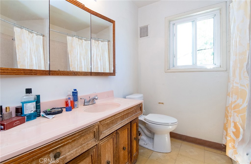 13426 Mercer Street Pacoima, CA 91331 - Photo 8 of 20 Bathroom
