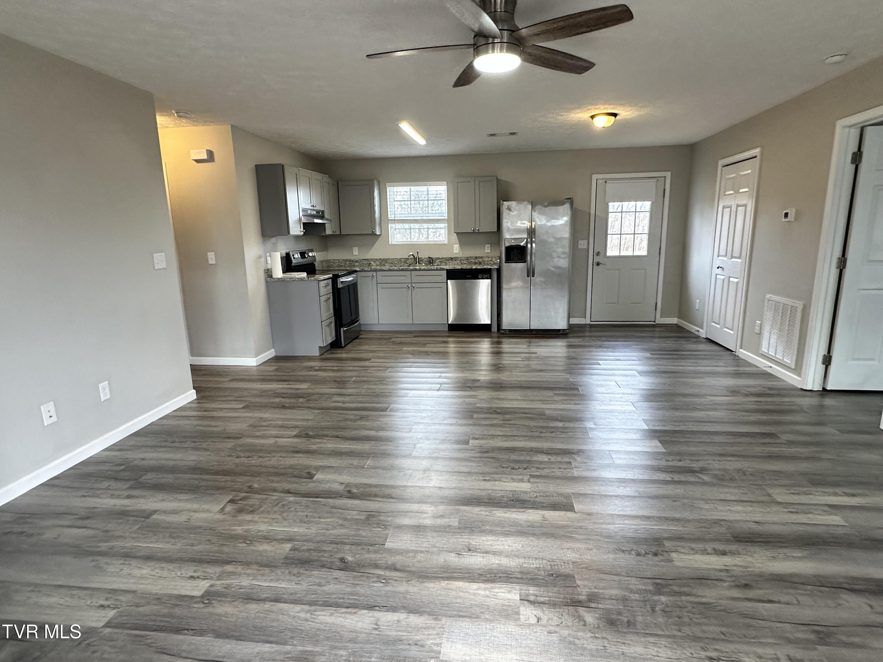 719 Parsonage Road Dandridge, TN 37725 - Photo 2 of 16 IMG_3989