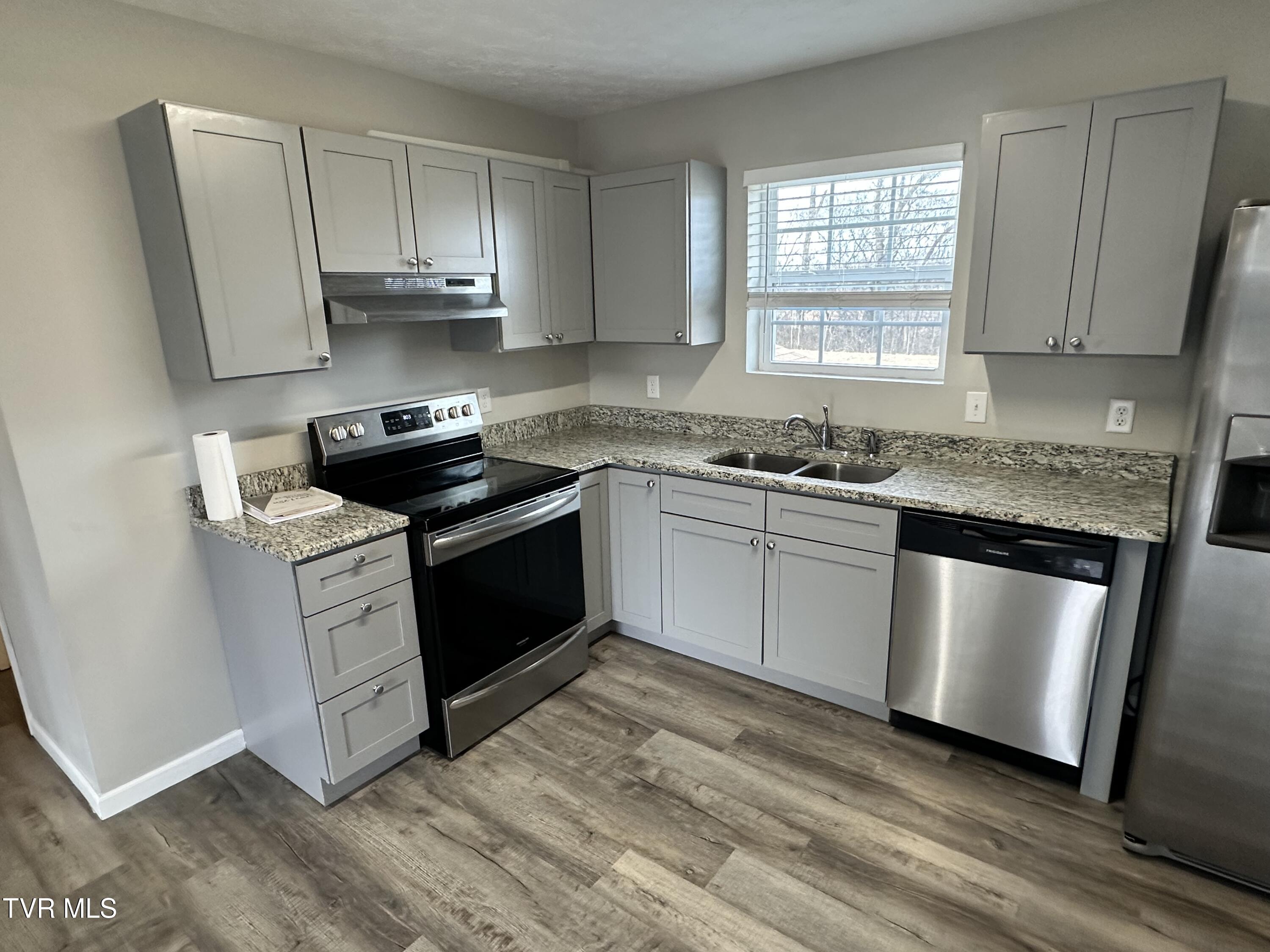 719 Parsonage Road Dandridge, TN 37725 - Photo 4 of 16 IMG_3990