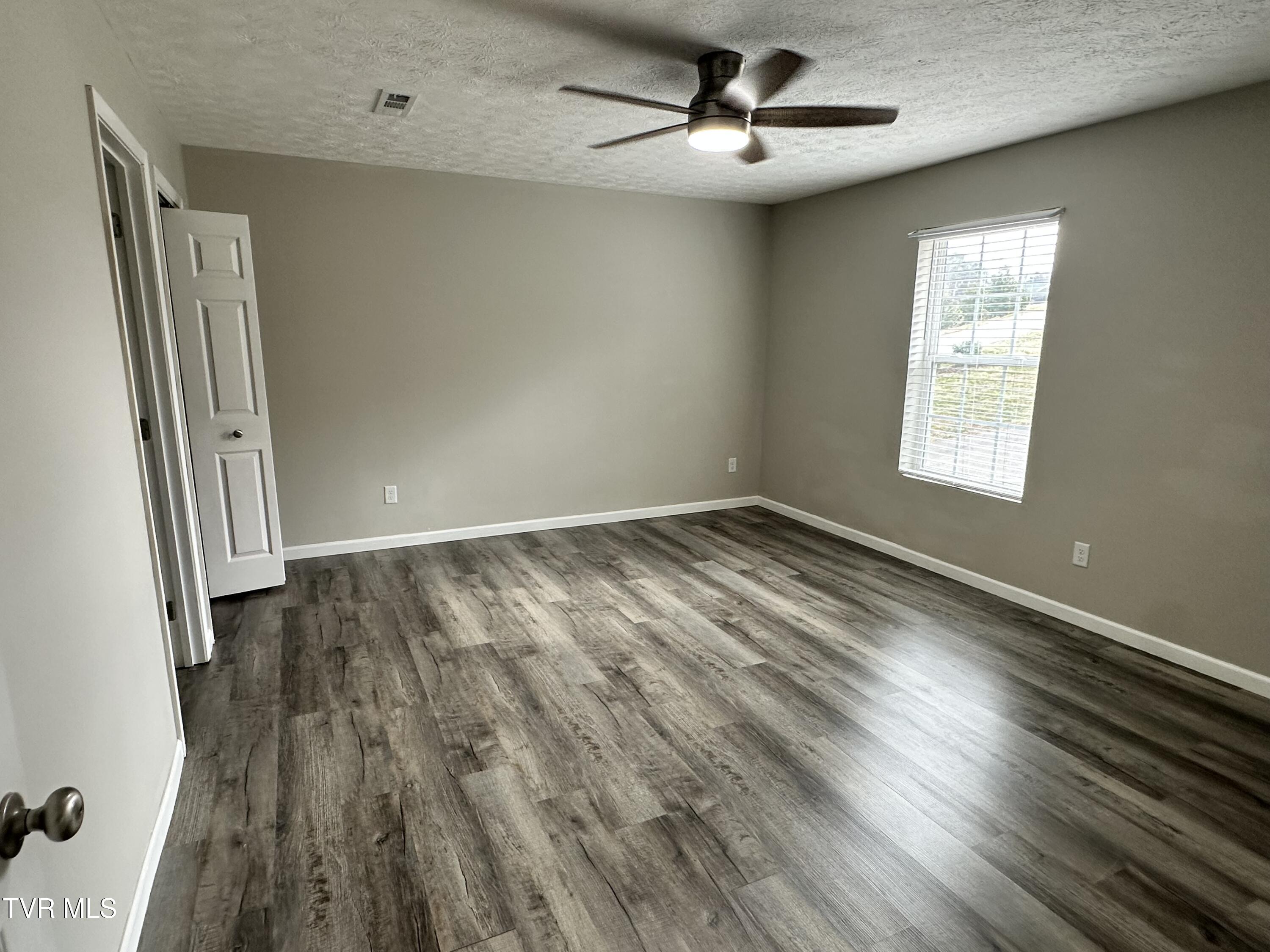 719 Parsonage Road Dandridge, TN 37725 - Photo 5 of 16 IMG_3999