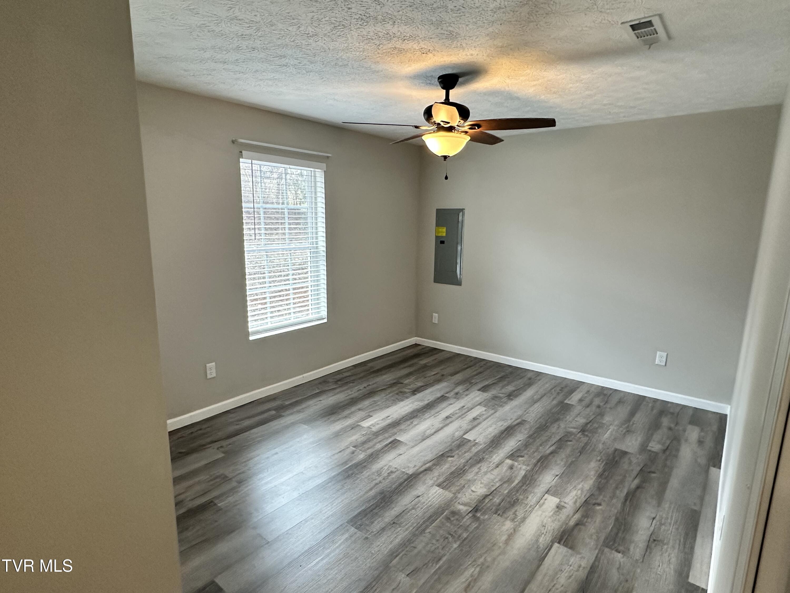 719 Parsonage Road Dandridge, TN 37725 - Photo 8 of 16 IMG_3992