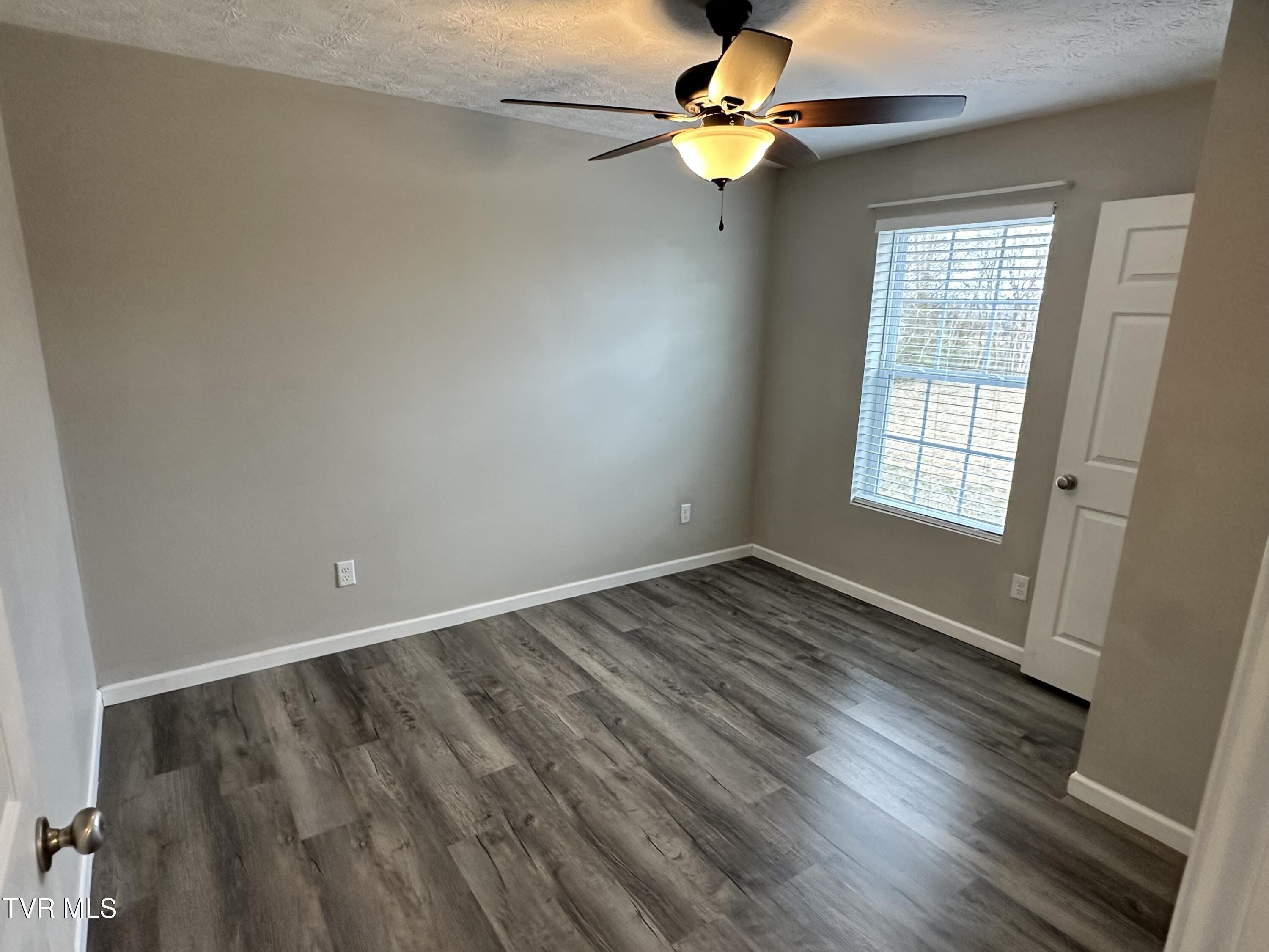 719 Parsonage Road Dandridge, TN 37725 - Photo 10 of 16 IMG_3993