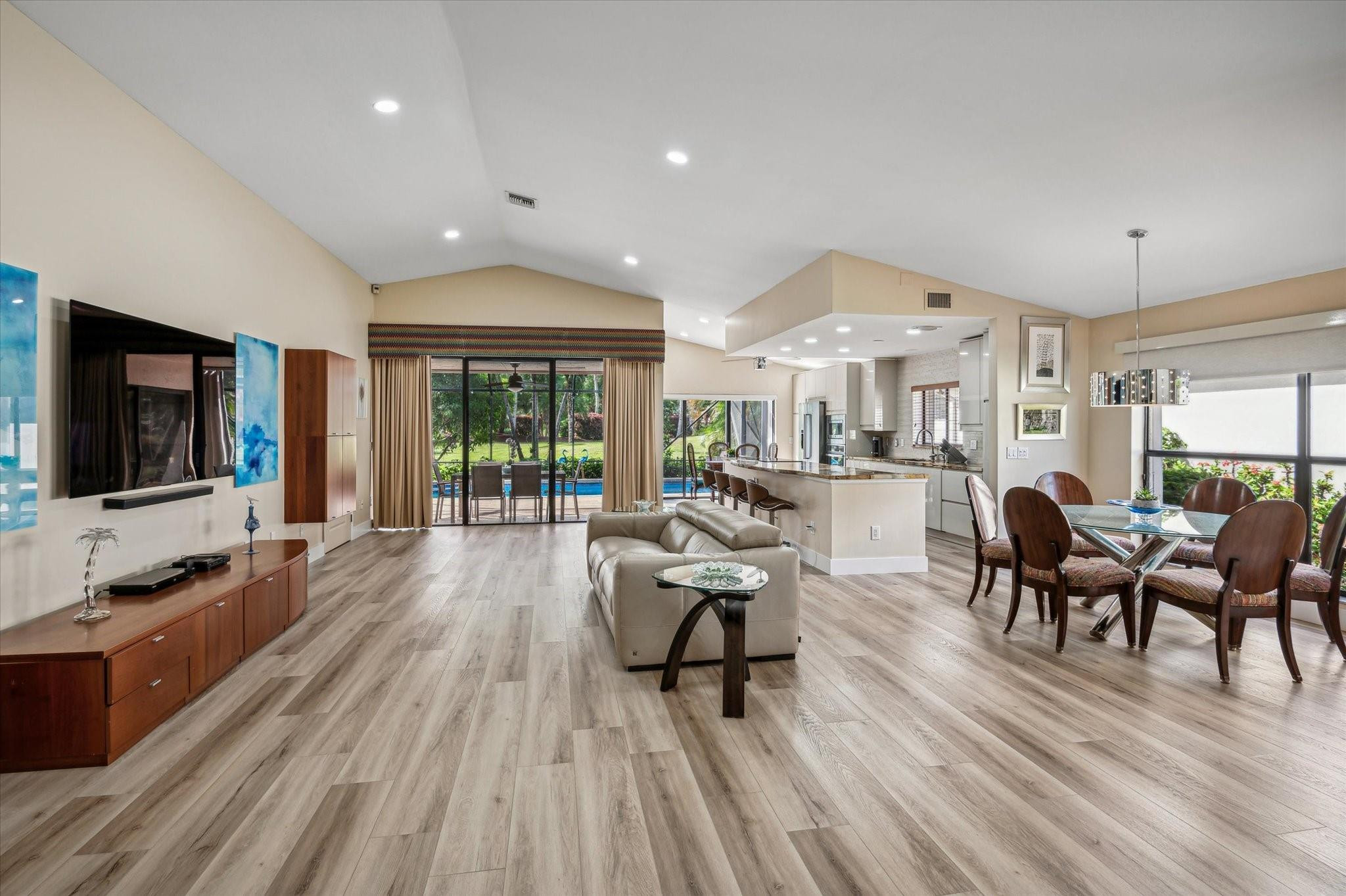 21363 Bridgeview Drive Boca Raton, FL 33428 - Photo 4 of 35 Living Area