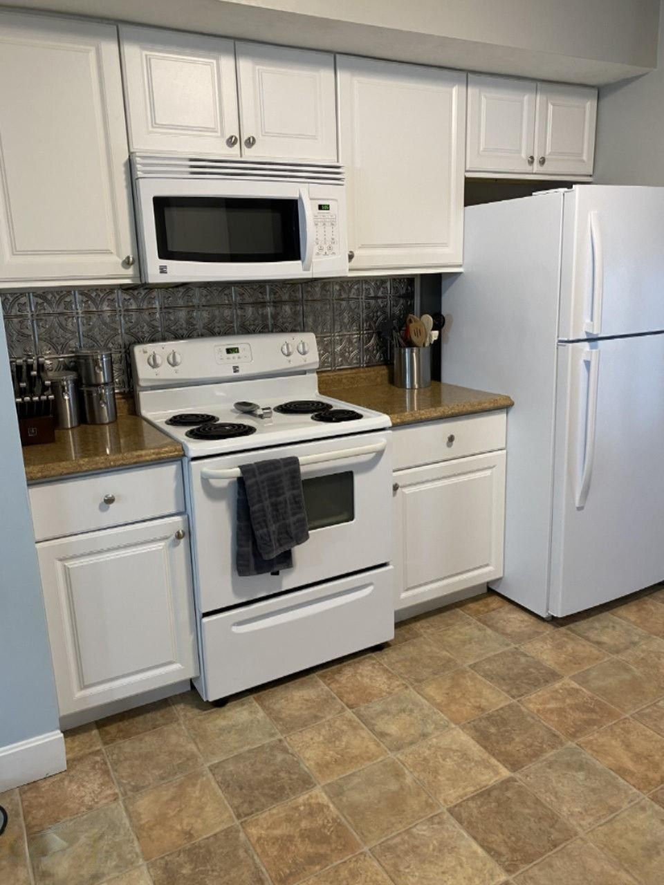 637 Constantine Street Three Rivers, MI 49093 - Photo 6 of 22 const kitchen 1