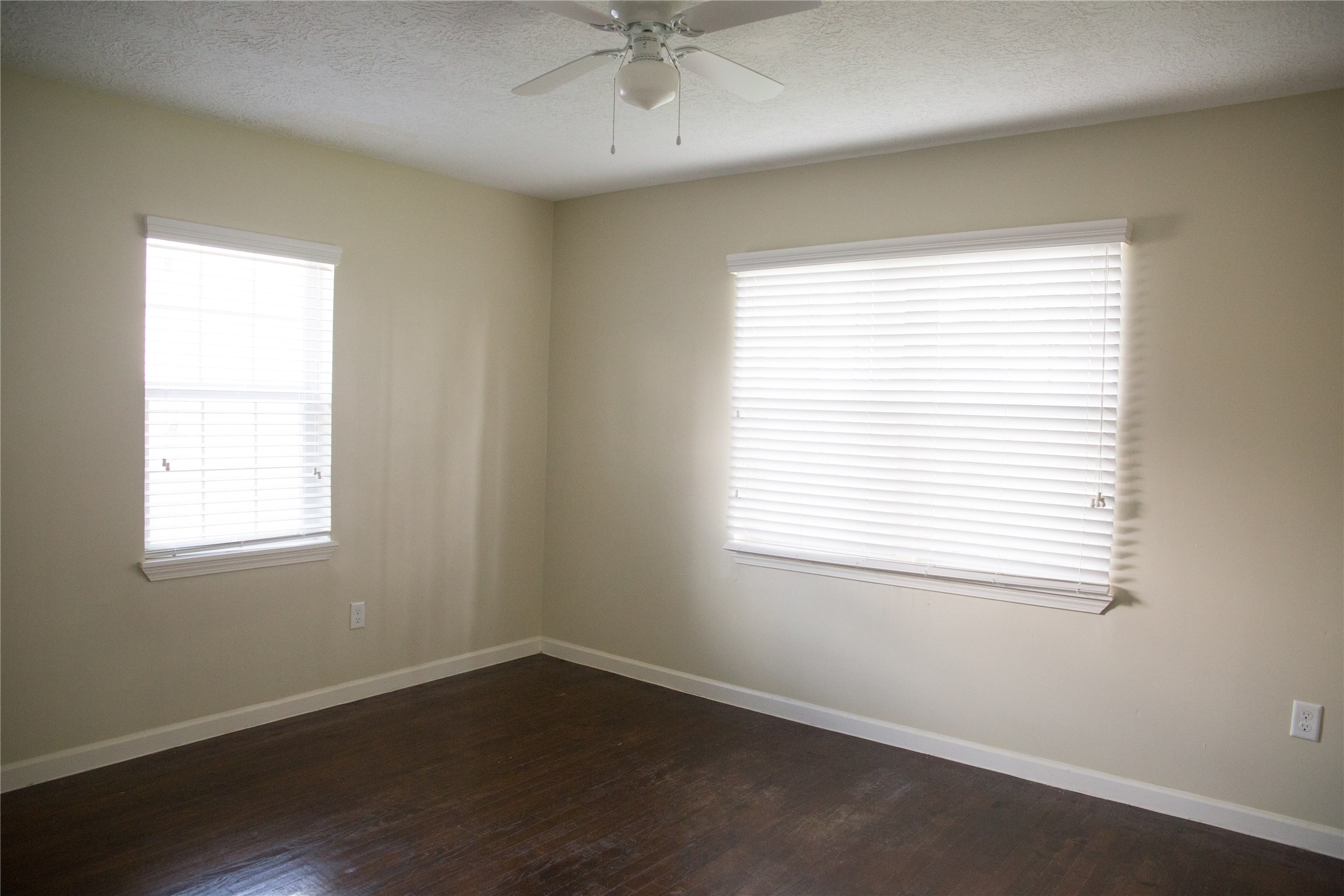 16947 Avenue A Channelview, TX 77530 - Photo 7 of 12 an empty room with a window