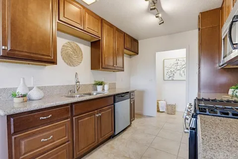 $525,000 | 4208 La Casita Way, Unit 3, Oceanside, CA 92057