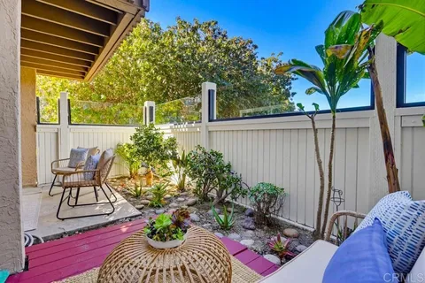 $525,000 | 4208 La Casita Way, Unit 3, Oceanside, CA 92057