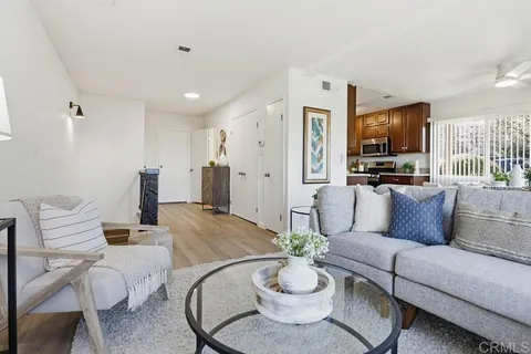 $525,000 | 4208 La Casita Way, Unit 3, Oceanside, CA 92057