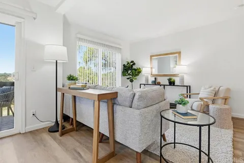 $525,000 | 4208 La Casita Way, Unit 3, Oceanside, CA 92057